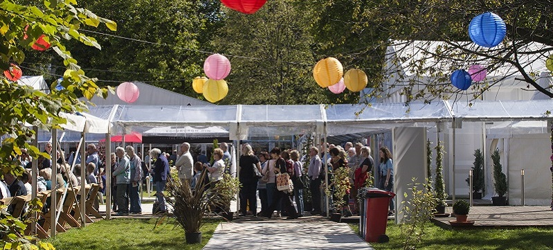 Photo of audiences queuing at the Festival.