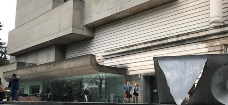 Photo of the Ulster Museum.