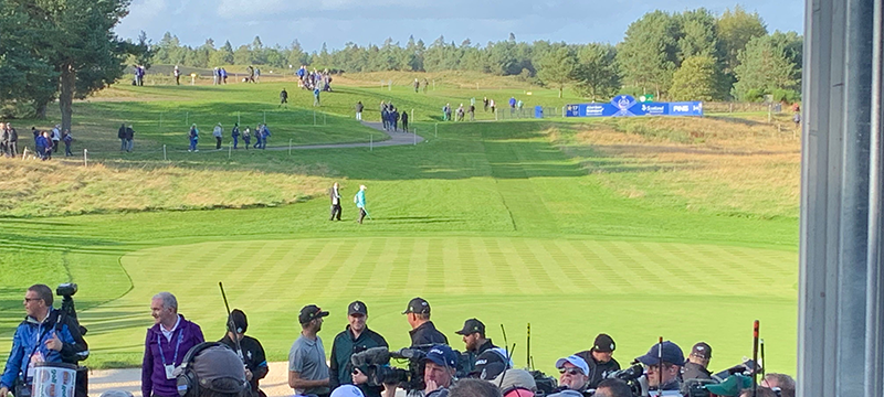 Photo of people gathering to watch the golf at the Solheim Cup © Euan’s Guide.