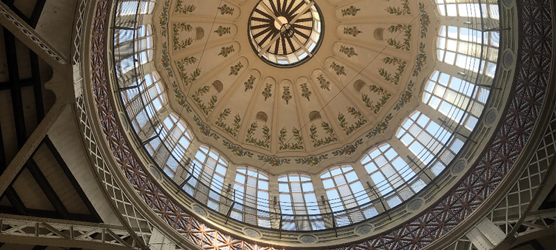 Image of: The ceiling in the central market