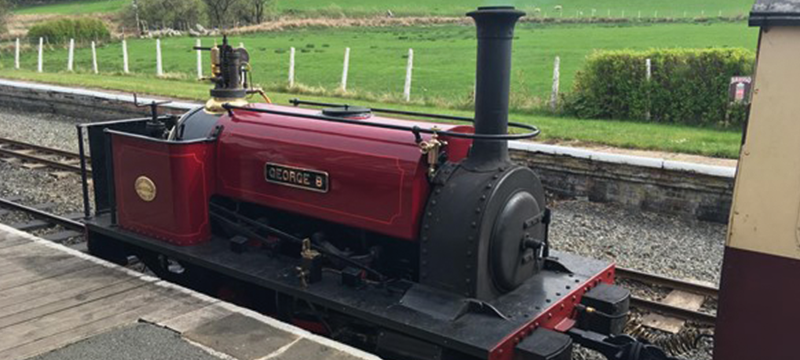 Image of small red train at the Bala Lake Railway.