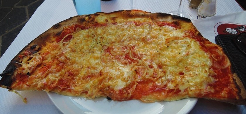 A half pizza at La Pizza Cresci in Nice