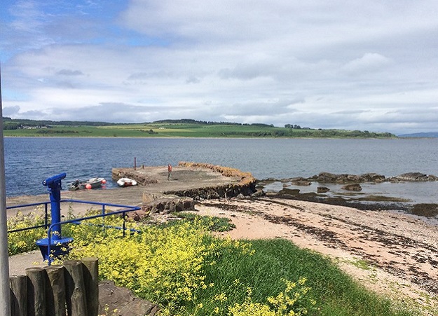 Photo of Kilchattan Bay.