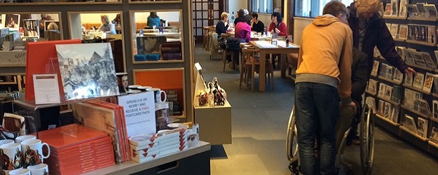 Photo of shop in National Portrait Gallery.