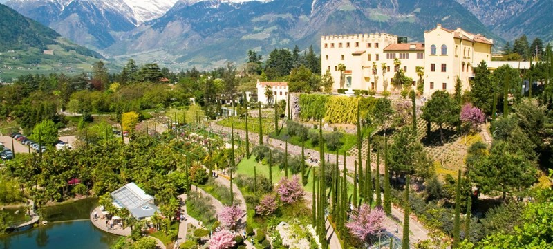 Photo of the gardens.