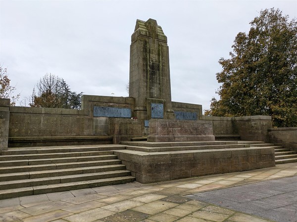 Image of monument at Pittencrieff Park