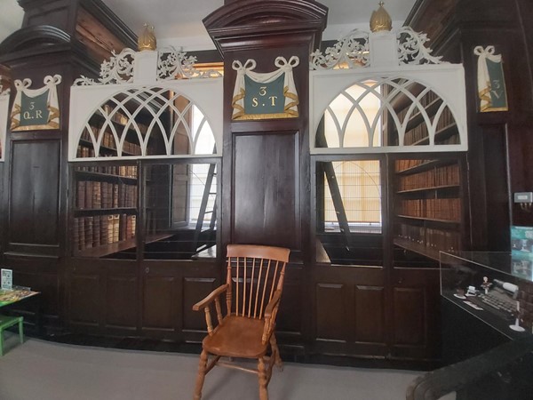 Image of a chair in a library