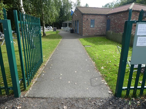 You could use this as a drop-off place if the gravel of the carpark was a problem