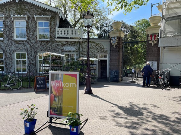 The main entrance to the Botanic Gardens