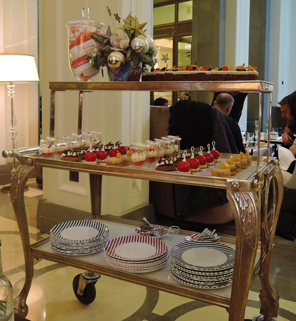 Cake trolley