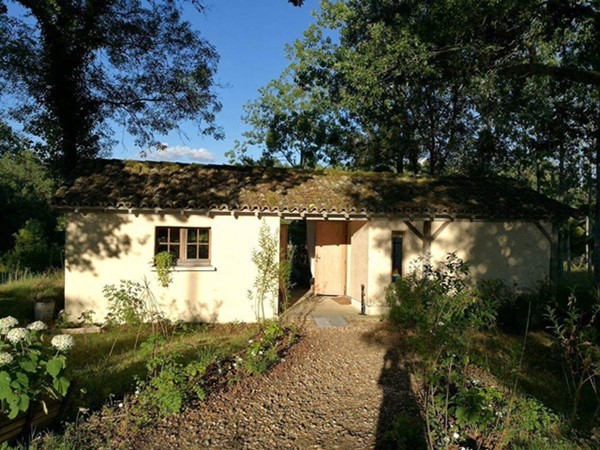 Cabin with gravel path