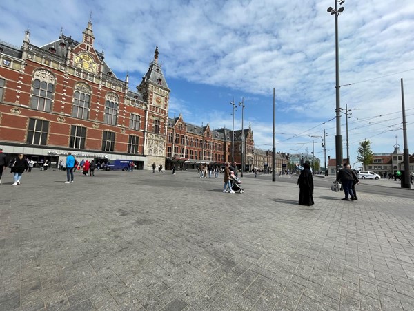 The front of the Amsterdam central Station building