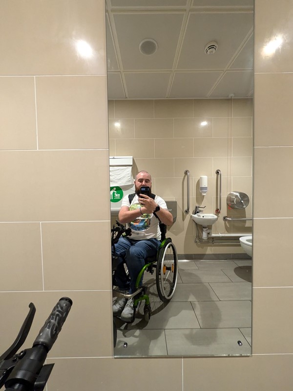 Image of the mirror in the accessible toilet,