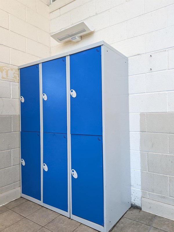 Image of lockers at Dunfermline Bus Station