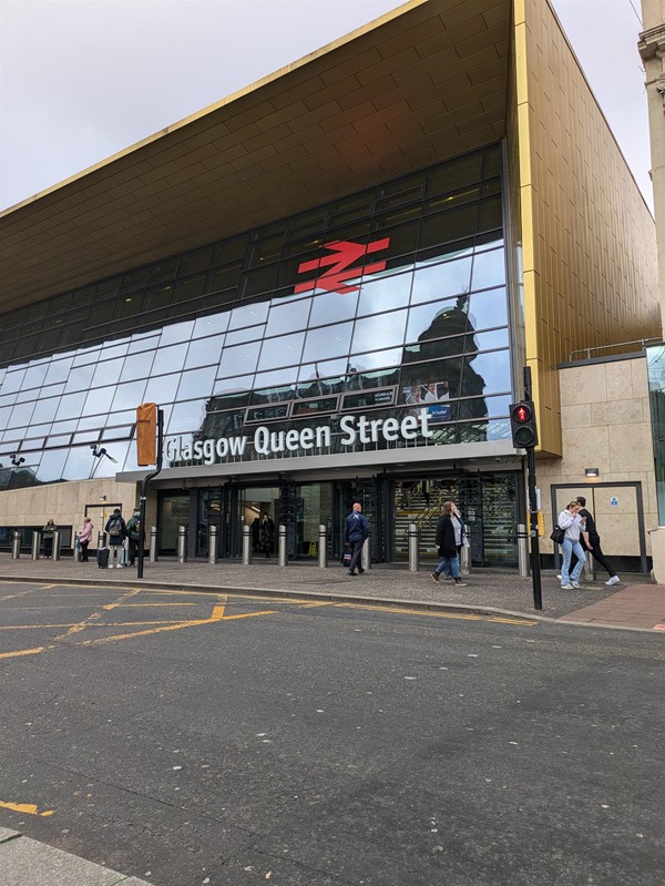 Image of Queen Street station entrance