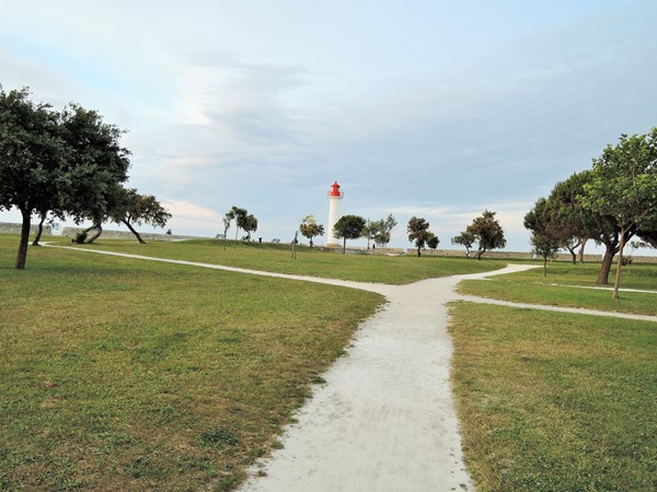 Park, light house + fortifications