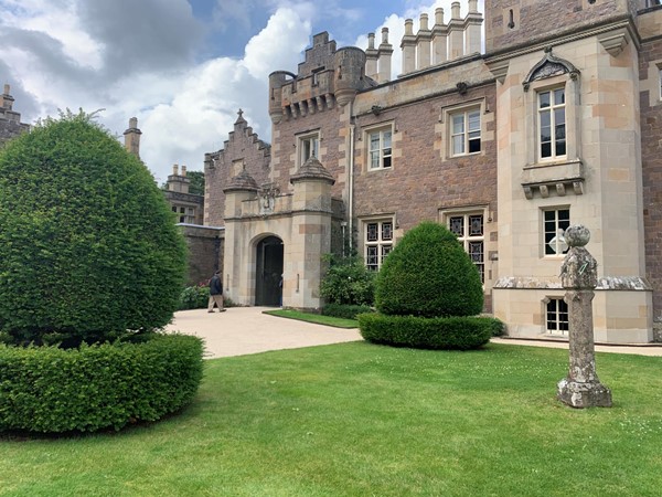 Abbotsford House and the main entrance