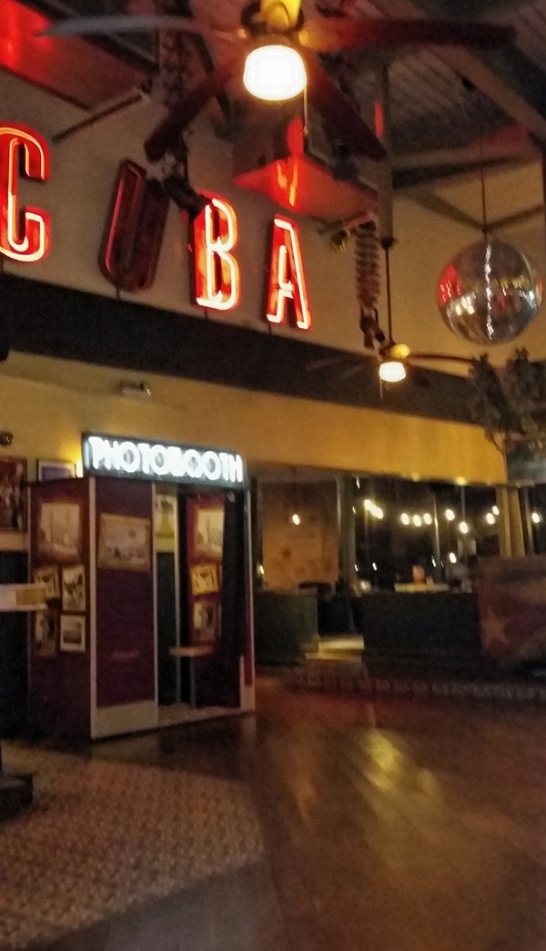 Revolución de Cuba, Milton Keynes