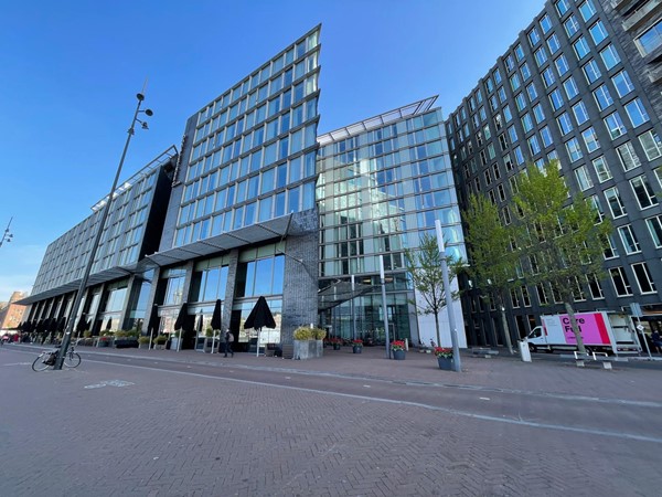 The front entrance to the hotel