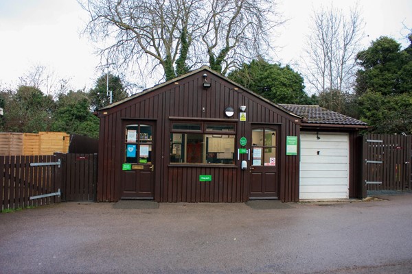 Reception block with level entry.