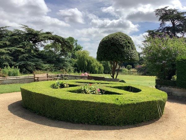 Ornate hedge