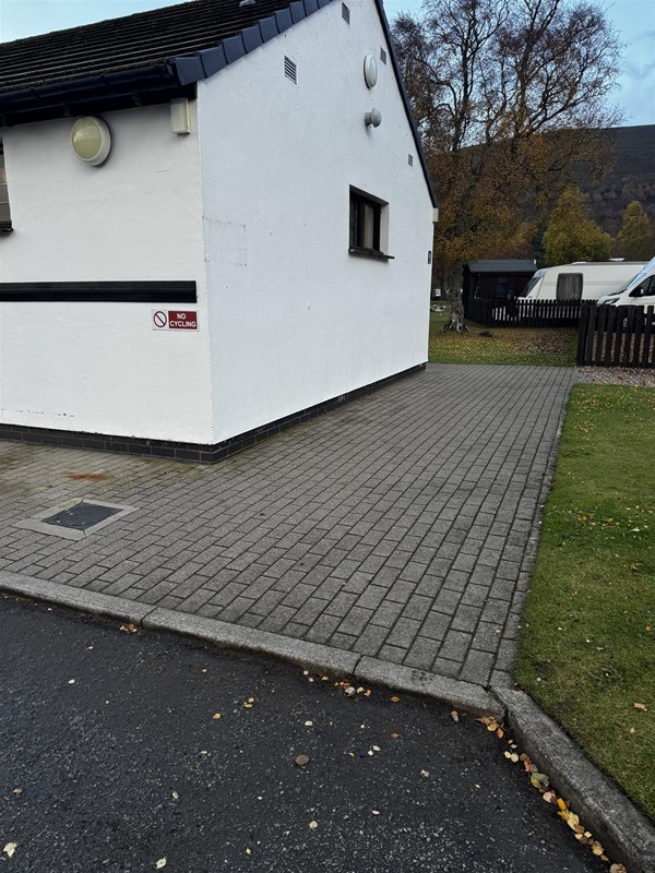 Small step from campsite road to central facilities block