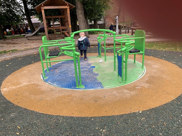 Wheelchair accessible roundabout