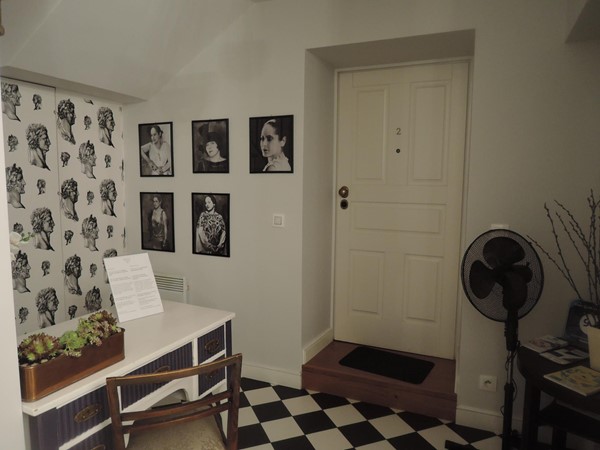 Reception desk and entrance to Rosa apartment