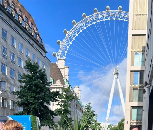 Image of the London Eye in the city