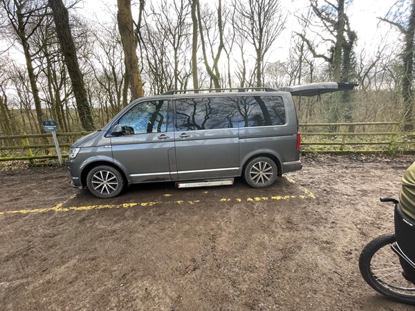 Bluebadge parking - it says you need to pay but there is no machine or information to do so?!