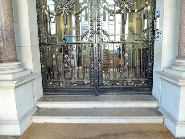 Entrance steps