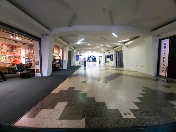 Image of a large hall with a tiled floor