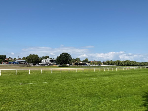 Image of the racecourse.