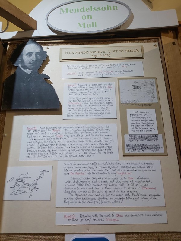 Image of a board with notes and pictures