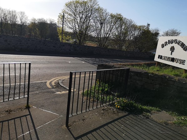 Entrance by Bridgend Farmhouse.