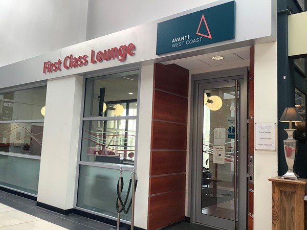 5 first class lounge entry