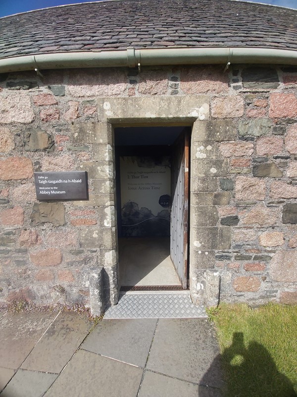 A closer image of the museum entrance.