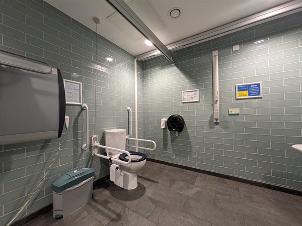 Image of toilet and adjustable change bed in the Changing Places toilet