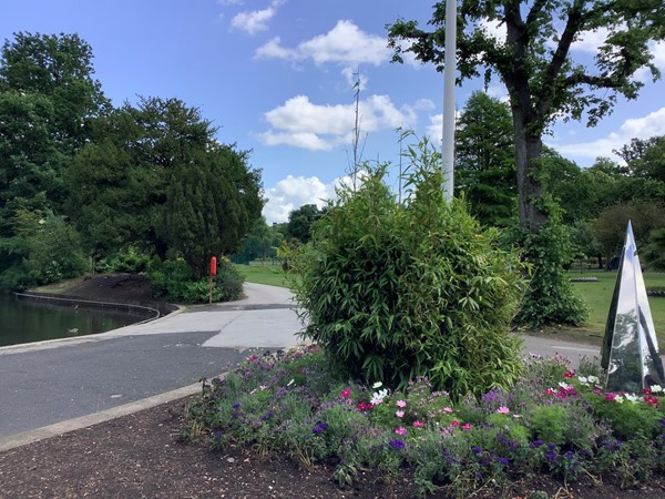 if you and your carer would enjoy a short walk in the park, then join us as we show you around. Follow the main path around away from the Canoe Pool from behind the Train starting and finishing point.