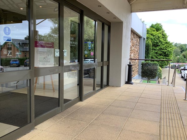 (Photo 2). Enter hotel through automatic sliding doors