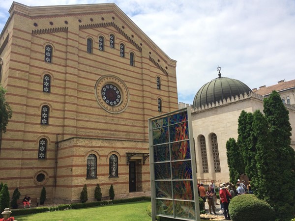 Photo outside the synagogue.