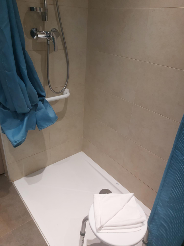 Room 4 accessible bathroom