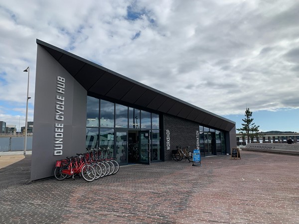 Dundee Cycle Hub. A photo of the building and the rack of bikes outside.