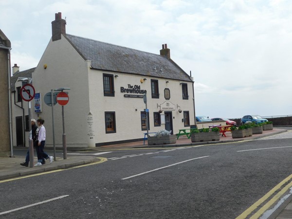 This is the Lld Brewhouse and the Captain's Cabin is in the side street with the No,Entry sign post