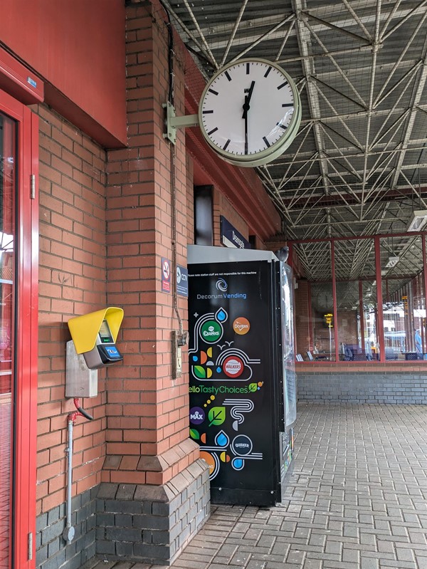 Image of tap in/tap out terminal and vending machine