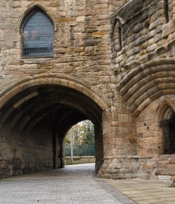 Image of archway at Pittencrieff Park