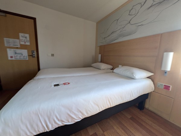 Image of the bed in the accessible room