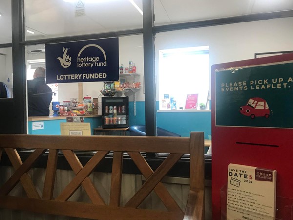 Image of the cafe counter through the window.