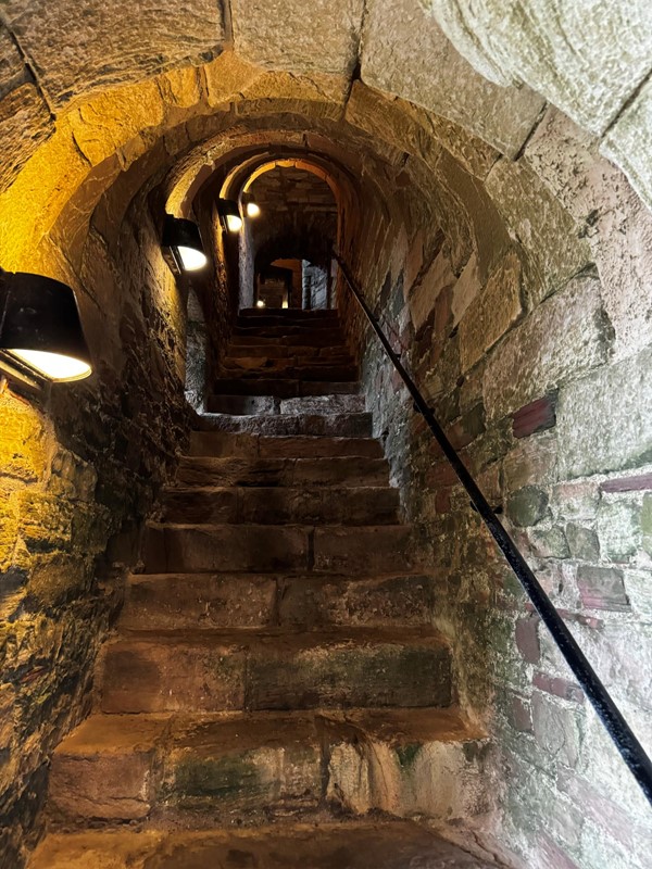 Example steps / lighting into the ruins. Handrails are not available on all stairs.
