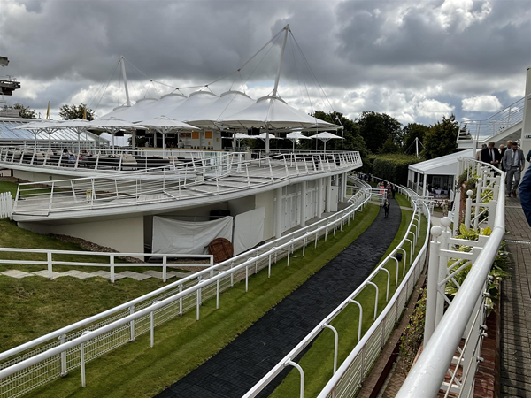 Image of a racecourse